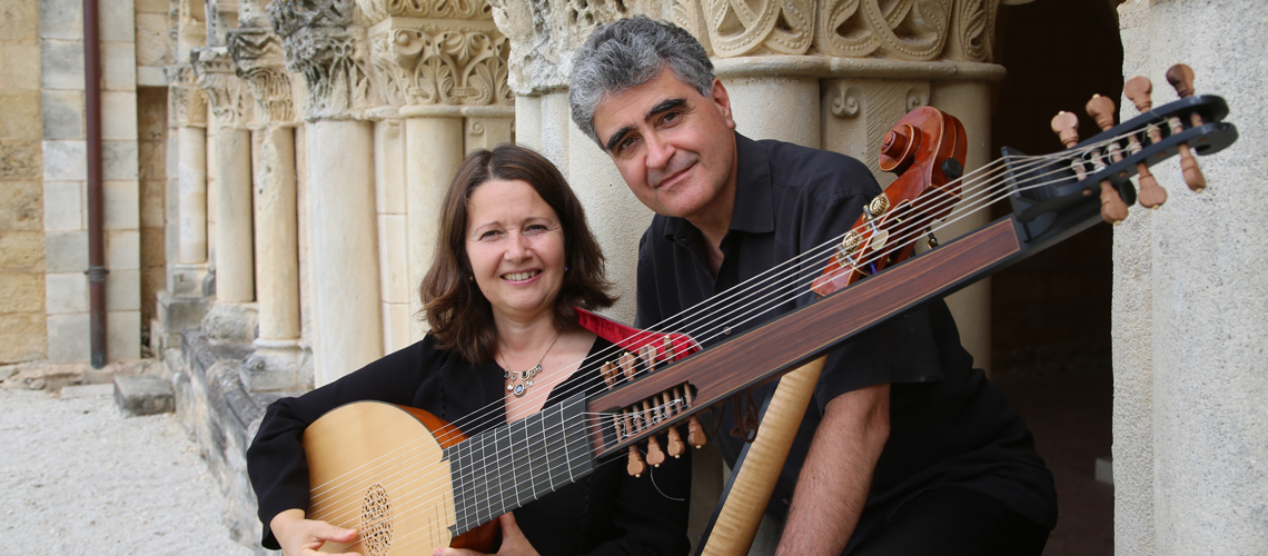 Claire Antonini & Renaud Garcia-Fons mit Instrumenten